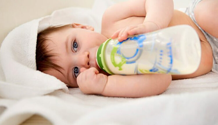 ۷ نشانه برای زمان از شیر گرفتن نوزاد