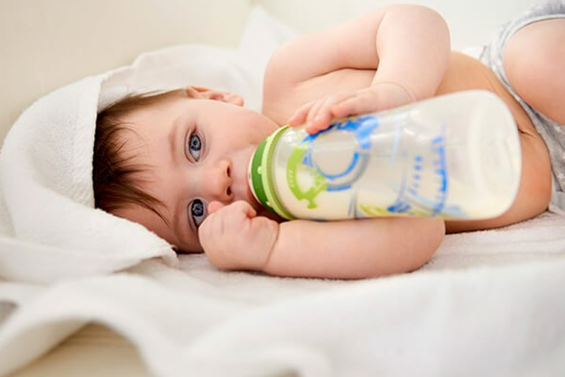 ۷ نشانه برای زمان از شیر گرفتن نوزاد