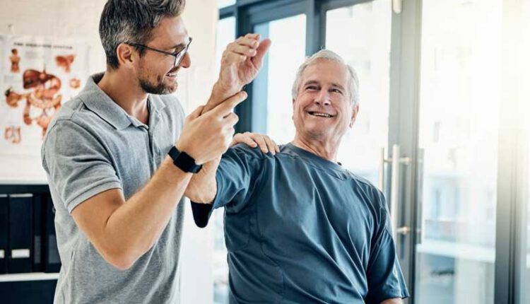 فیزایوتراپی چیست و چه کمکی به درد می کند؟