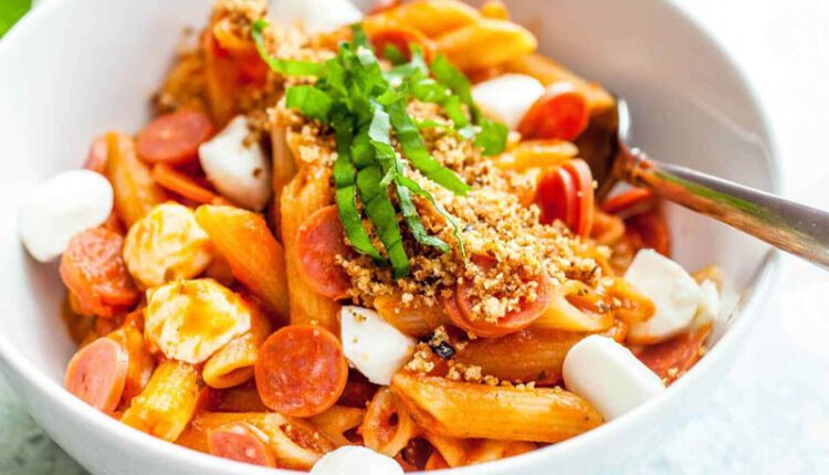 طرز تهیه پنه پیتزای پپرونی غذایی که بچه ها دوست دارند