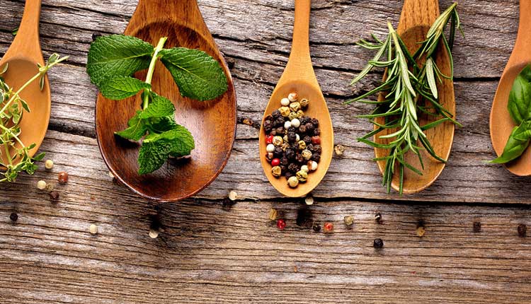 10 گیاه دارویی مفید برای کاهش وزن