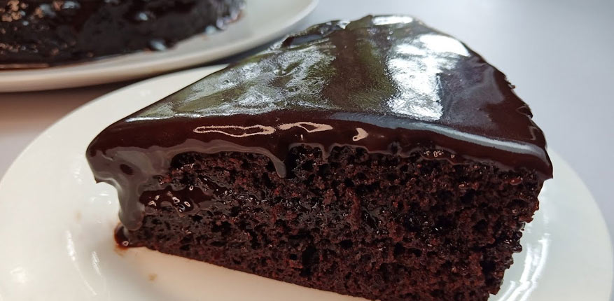 طرز تهیه کیک خیس در کمترین زمان