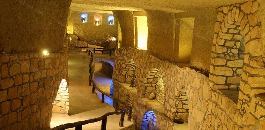 مکان‌های دیدنی که در نزدیکی شهر زیرزمینی کاریز وجود دارد