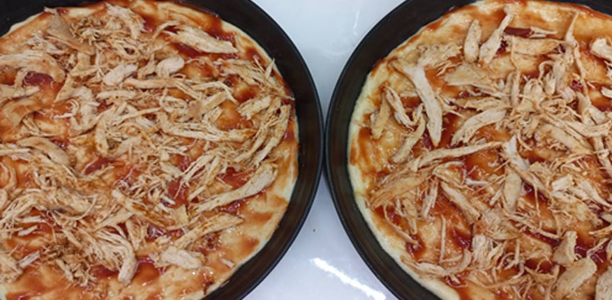 مرغ ریش شده پیتزا مرغ و قارچ