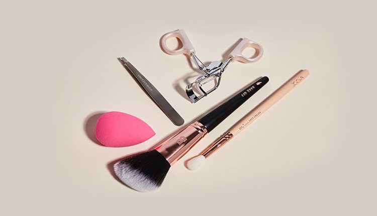 ترکیبات مرگبار لوازم آرایشی که باید بشناسید