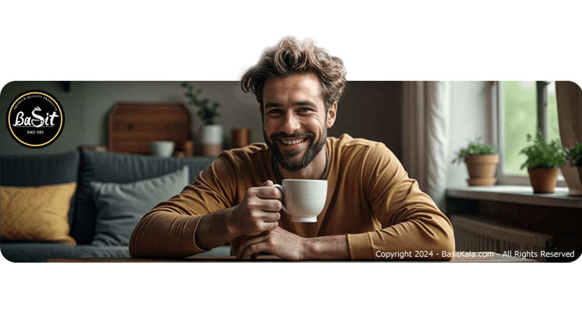 عکس یک مرد در حال نوشیدن قهوه ترک