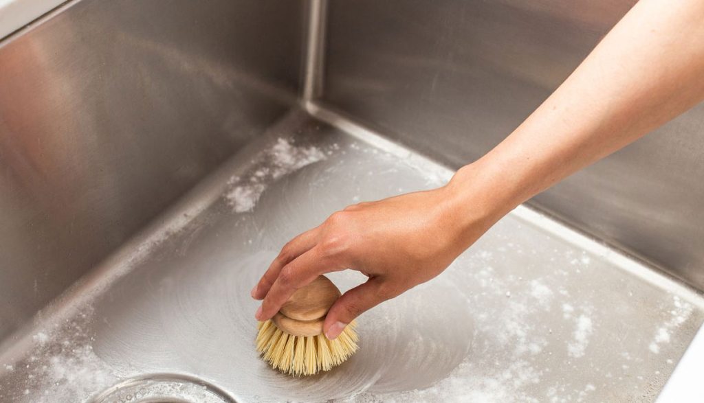 تمیز کردن سینک ظرفشویی استیل