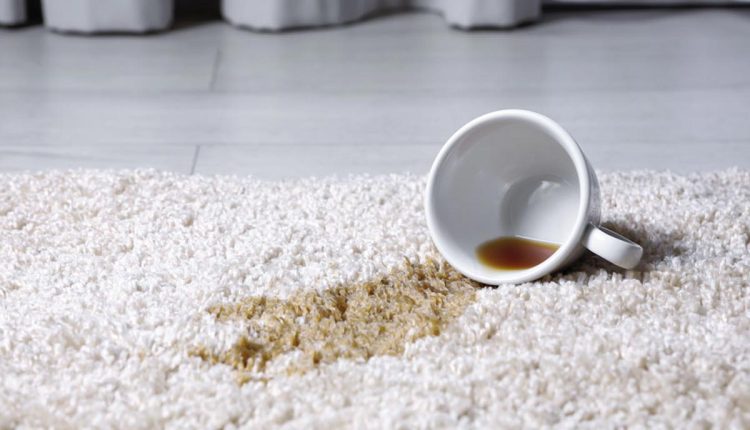پاک کردن انواع لکه (قهوه، چای، جوهر) از روی فرش