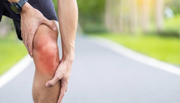 کمبود کدام ویتامین باعث گرفتگی عضلات پا می‌شود؟ + درمان