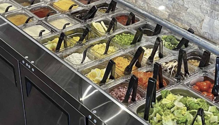 این ۳ رستوران سلف سرویس تهران، بزرگترین بوفه دسر و سالاد را دارند